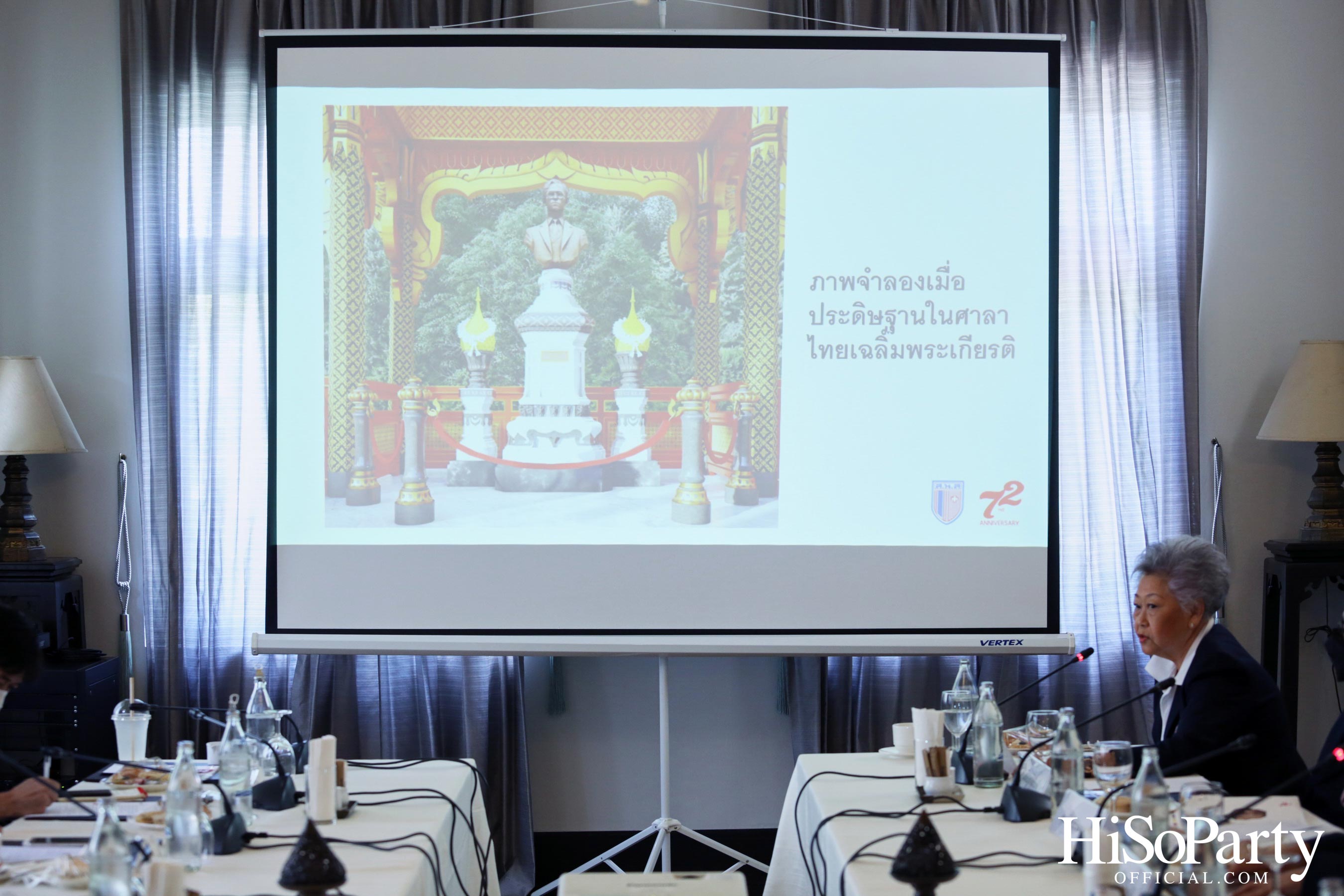 Le Buste du Roi Bhumibol à Lausanne พระภูมิบาล โลซานน์รำลึก