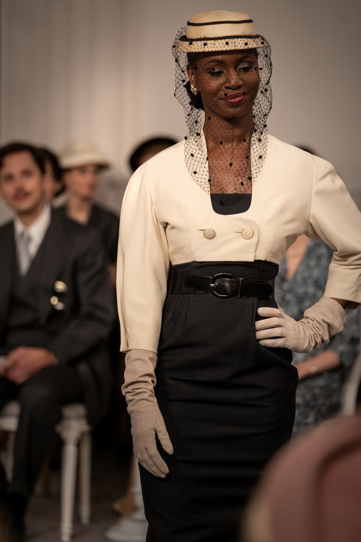 Dior ส่งกูตูร์ยุค 50 ให้สายแฟชั่นตื่นตาใน ‘Mrs. Harris Goes to Paris’ ฉายแล้ววันนี้ในโรงภาพยนตร์