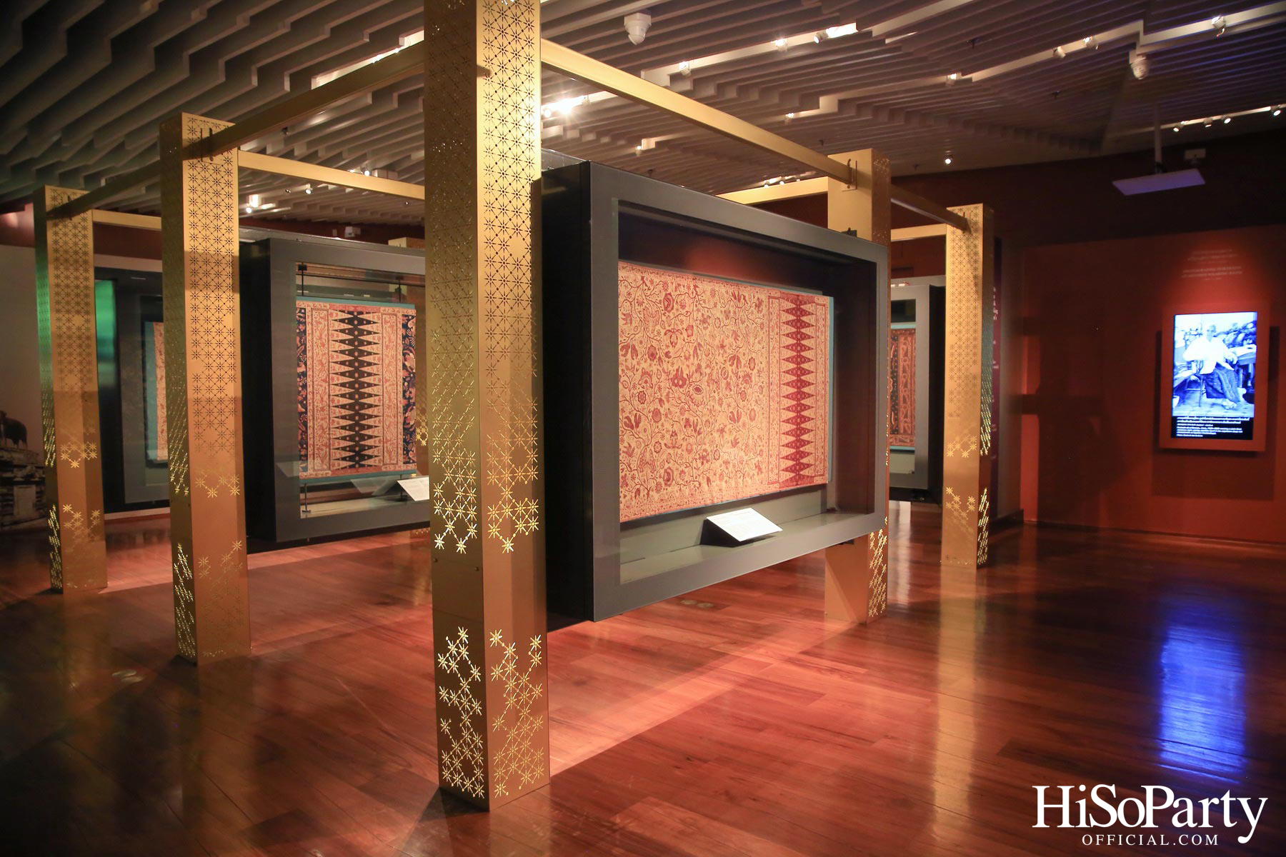 พิพิธภัณฑ์ผ้าฯ จัดนิทรรศการ ‘สิริราชพัสตราบรมราชินีนาถ’ เฉลิมพระเกียรติ ๙๐ พรรษา สมเด็จพระบรมราชชนนีพันปีหลวง เปิดให้เข้าชม ๒๓ พ.ย.เป็นต้นไป