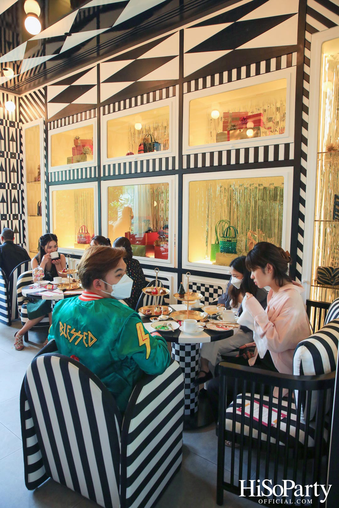 เปิดตัว kate spade New York holiday 2022 ‘Let’s Have a Ball’