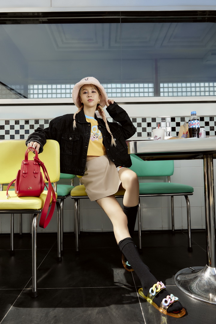 4EVE ชวนทุกคนย้อนเวลาสู่ยุค 50s ไปกับคอลเลกชั่น ‘Girls’ จาก Jelly Bunny