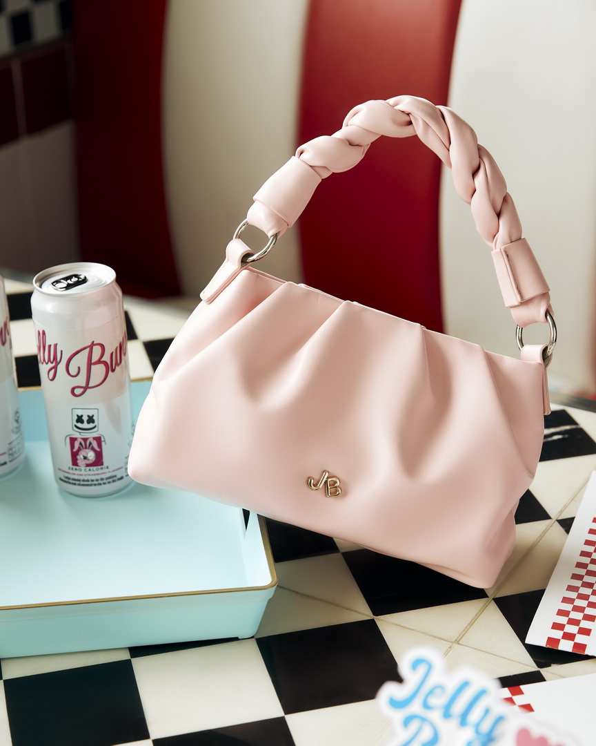 4EVE ชวนทุกคนย้อนเวลาสู่ยุค 50s ไปกับคอลเลกชั่น ‘Girls’ จาก Jelly Bunny