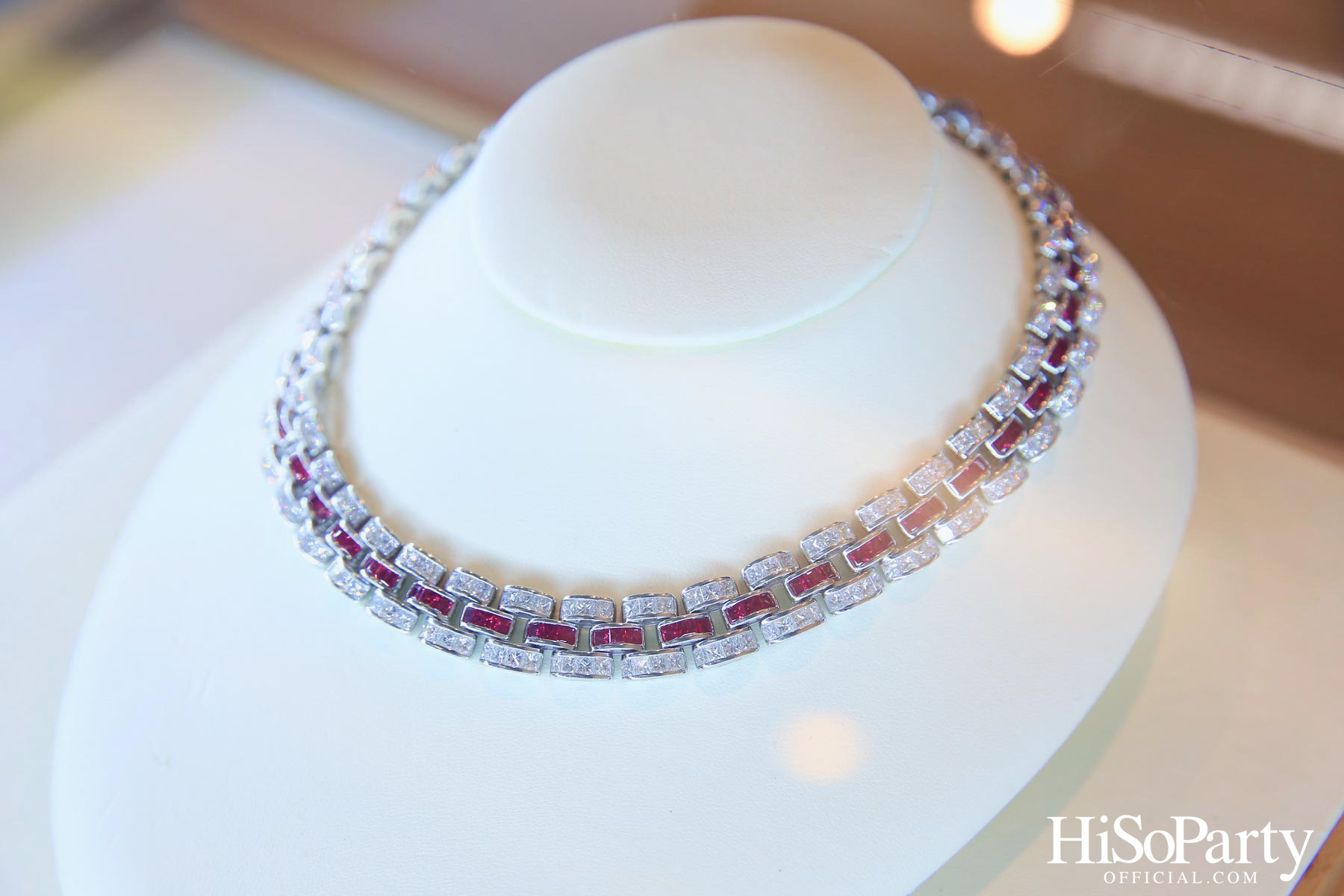 HiSoParty X BEAUTY GEMS ‘THE TIMELESS OF GEMS’