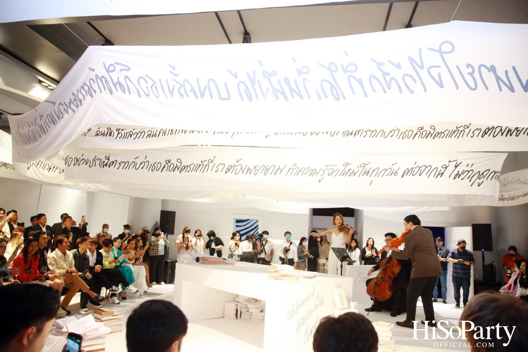 EMFashionicon X Teayiiartworks Exhibition: A Heart To Be Heard