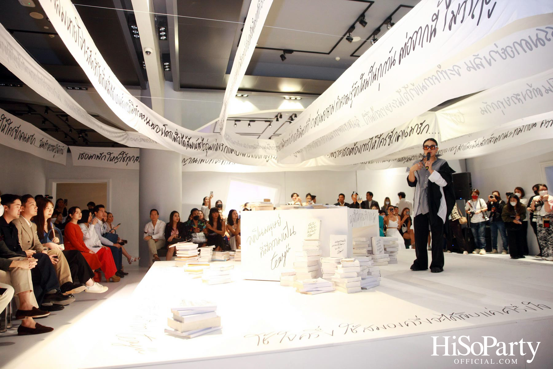 EMFashionicon X Teayiiartworks Exhibition: A Heart To Be Heard