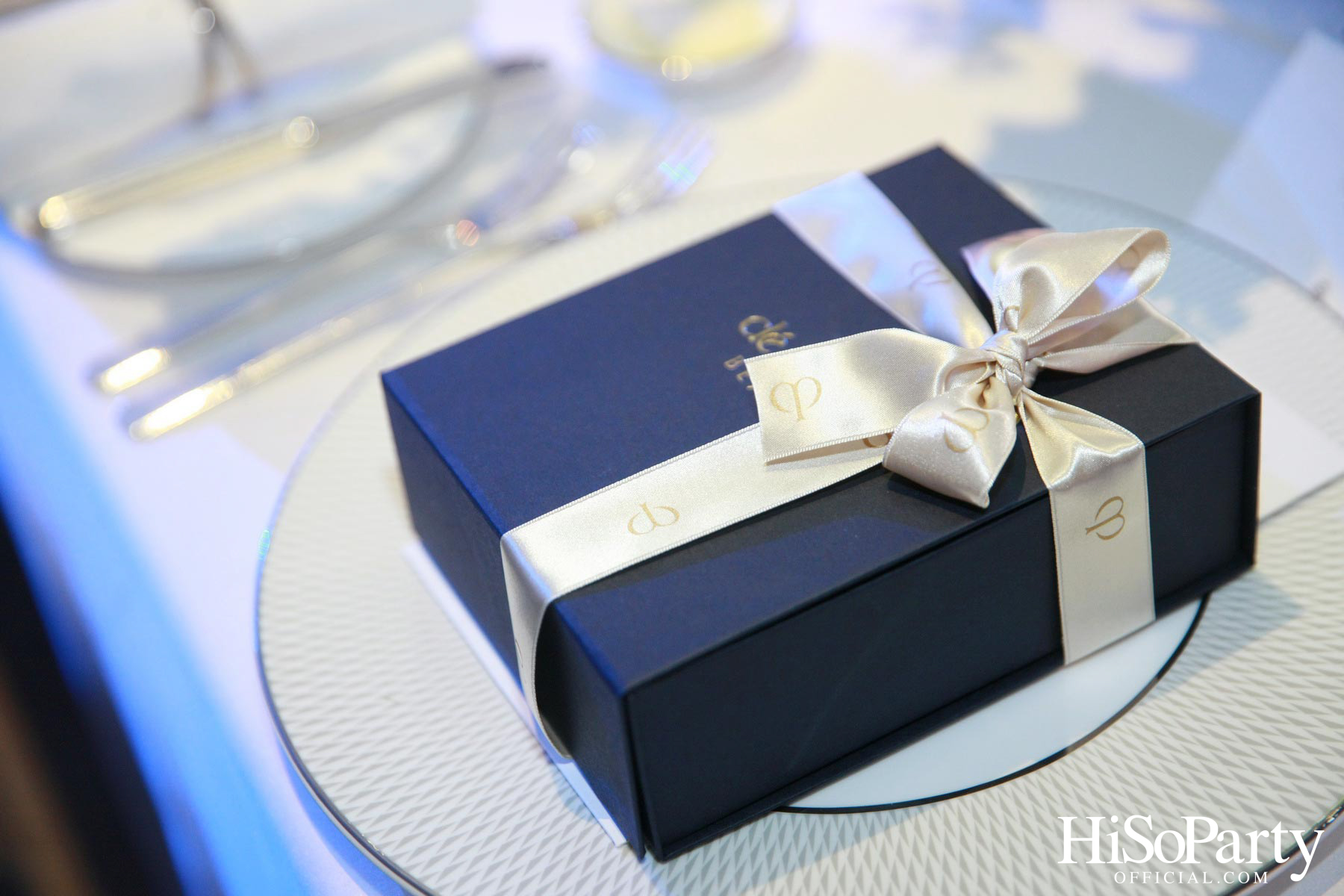 MULTI LEVEL BRIGHTENING BY CLÉ DE PEAU BEAUTÉ