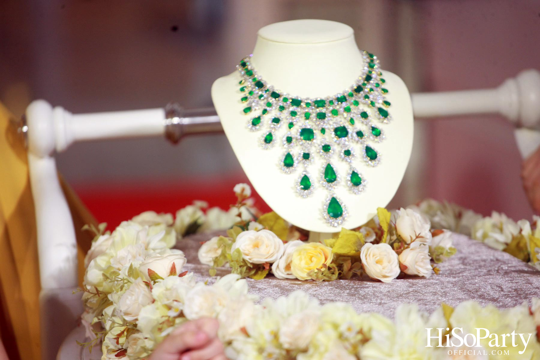 EVENING GOWN WITH DIAMOND ON THE RED CARPET