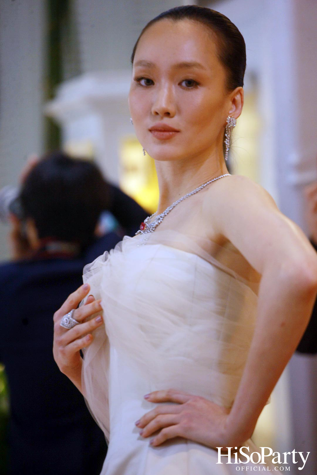 EVENING GOWN WITH DIAMOND ON THE RED CARPET