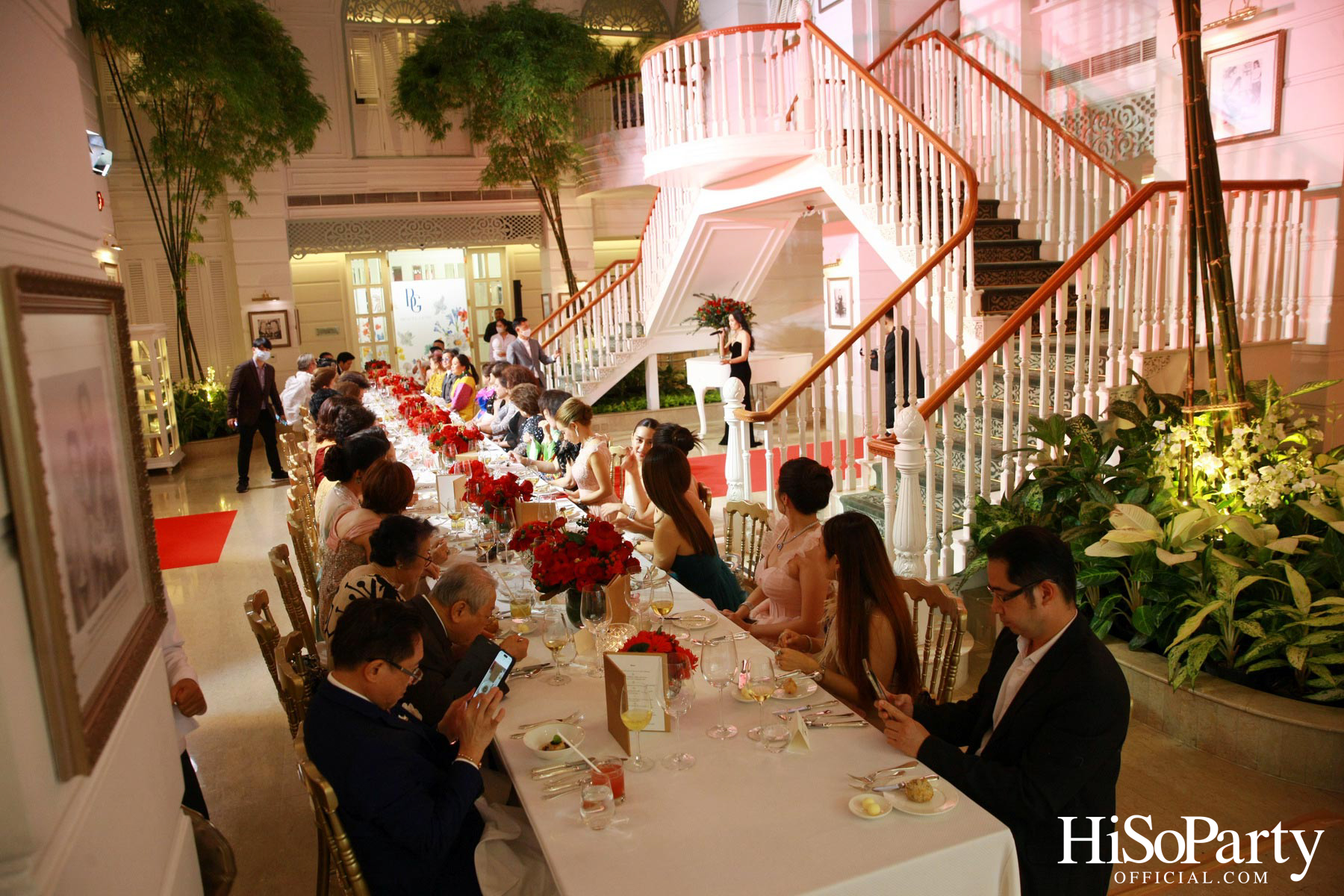 EVENING GOWN WITH DIAMOND ON THE RED CARPET