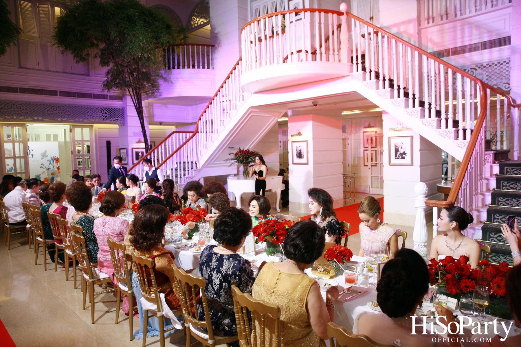 EVENING GOWN WITH DIAMOND ON THE RED CARPET