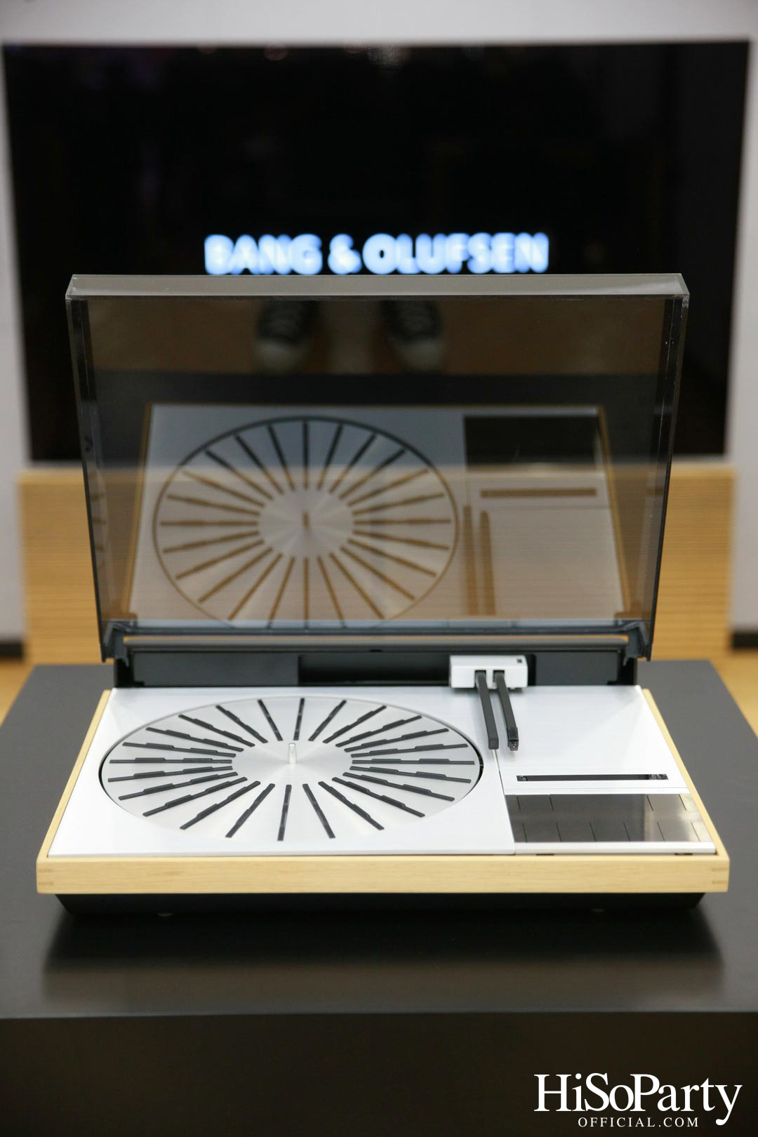 Bang & Olufsen จัดงานเปิดสาขาใหม่ที่ ดิ เอ็มโพเรียม พร้อมเปิดตัว Friend of Boonlapo คนแรก