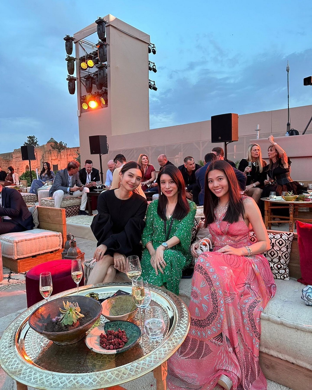 คาวาลลิโน มอเตอร์ สร้างความประทับใจให้แฟนตัวจริงของม้าลำพอง พาชมความสง่างามของ ‘เฟอร์รารี่ Roma Spider’ ณ พระราชวัง El Badi แห่งโมร็อกโก