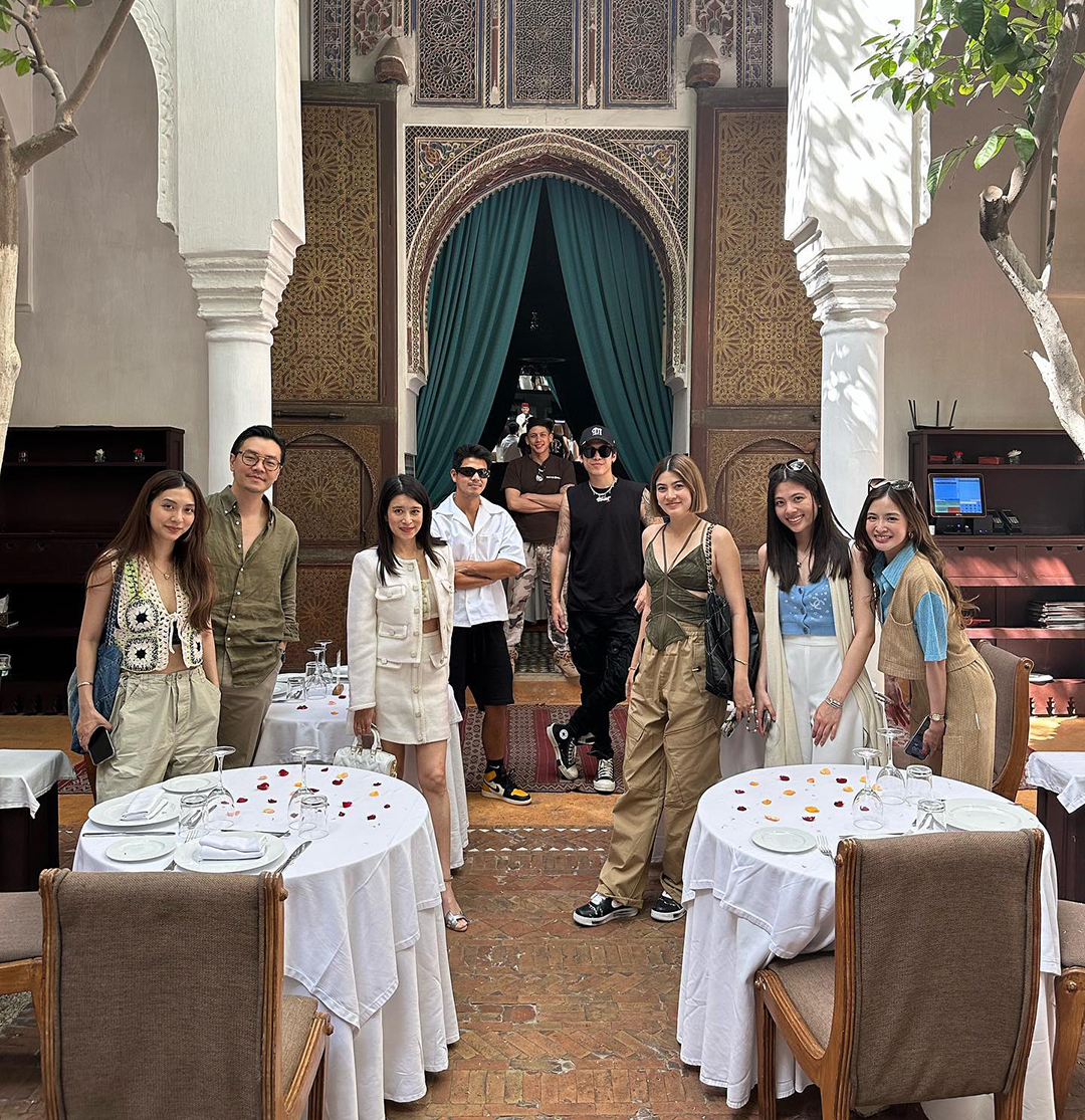 คาวาลลิโน มอเตอร์ สร้างความประทับใจให้แฟนตัวจริงของม้าลำพอง พาชมความสง่างามของ ‘เฟอร์รารี่ Roma Spider’ ณ พระราชวัง El Badi แห่งโมร็อกโก