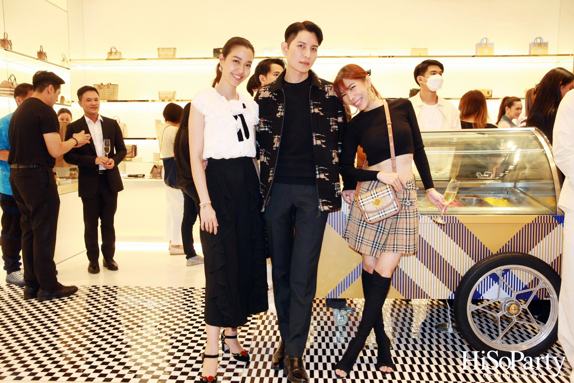 A BURBERRY SUMMER POP-UP