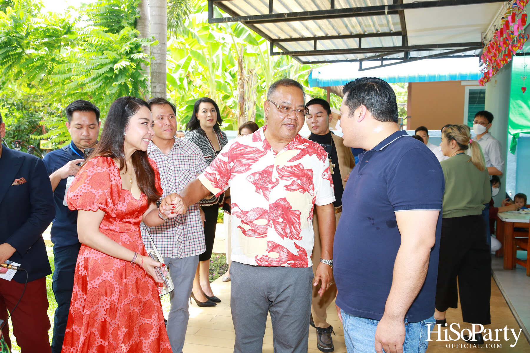 ท่านอ้น วัชเรศร วิวัชรวงศ์ เยี่ยมเด็กๆ มูลนิธิเด็กอ่อนในสลัมฯ