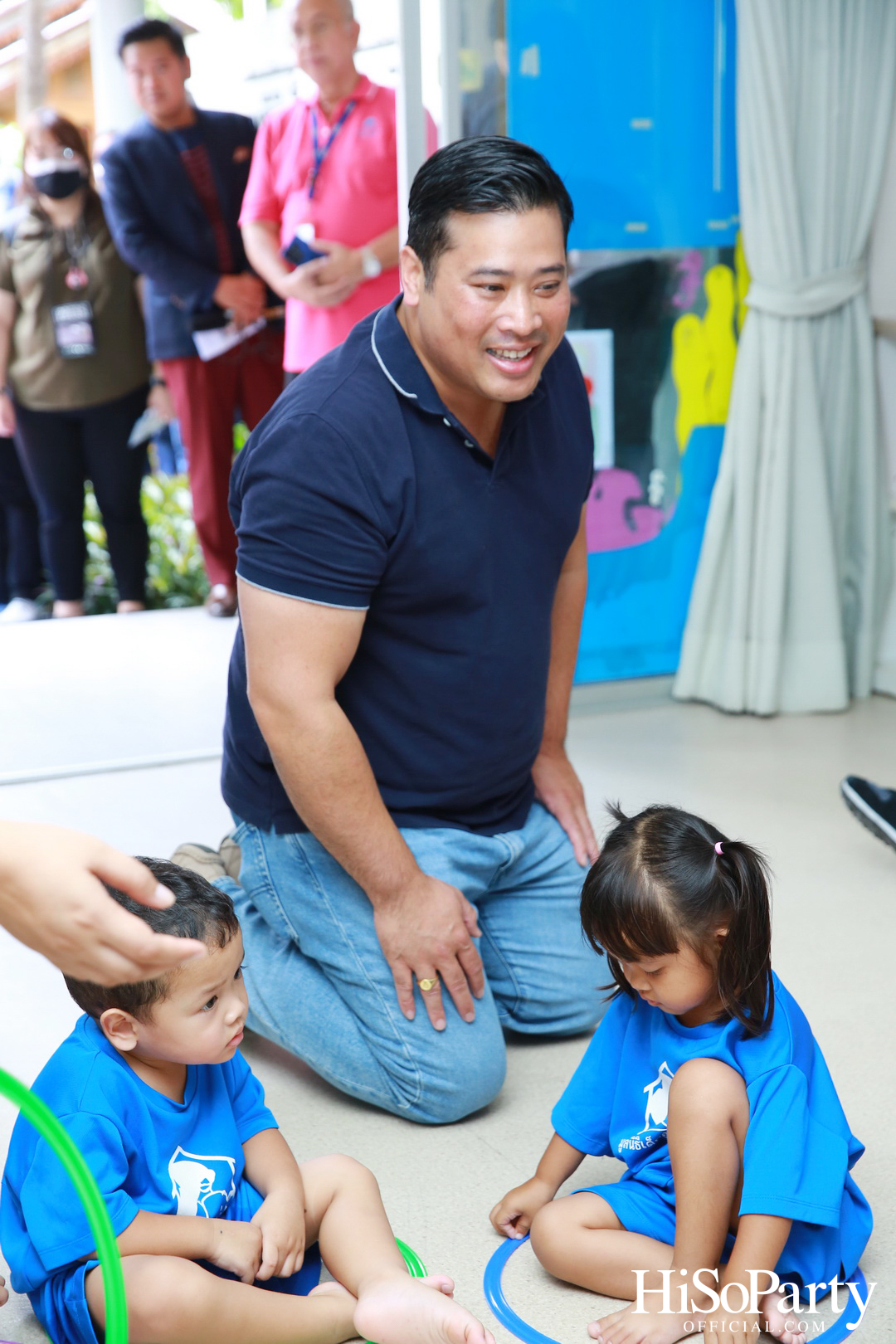 ท่านอ้น วัชเรศร วิวัชรวงศ์ เยี่ยมเด็กๆ มูลนิธิเด็กอ่อนในสลัมฯ