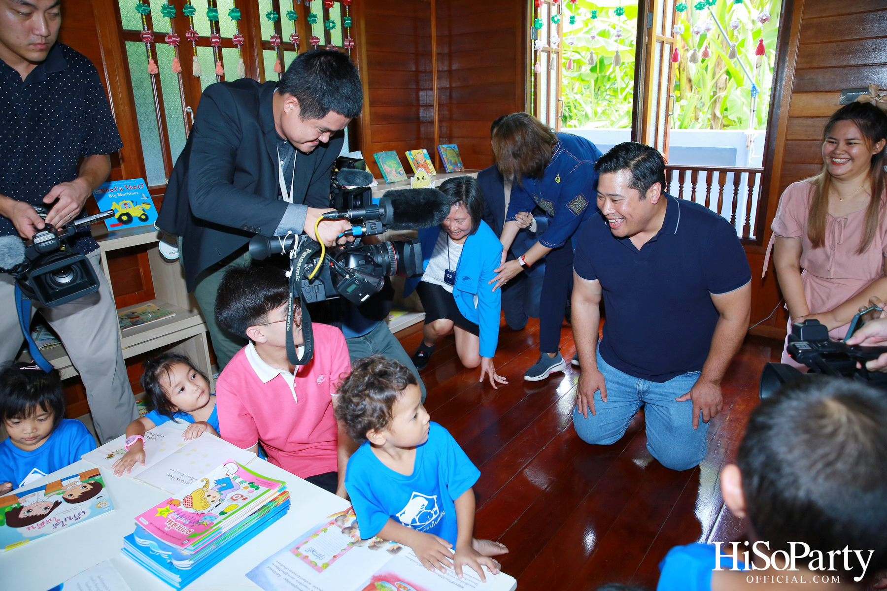 ท่านอ้น วัชเรศร วิวัชรวงศ์ เยี่ยมเด็กๆ มูลนิธิเด็กอ่อนในสลัมฯ