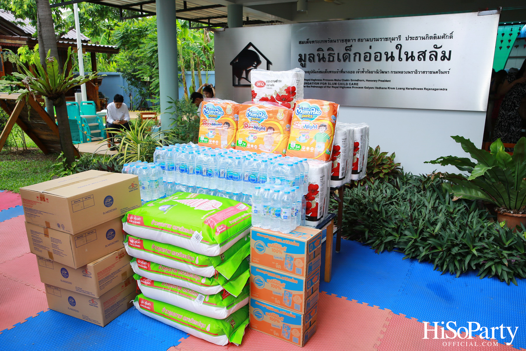 ท่านอ้น วัชเรศร วิวัชรวงศ์ เยี่ยมเด็กๆ มูลนิธิเด็กอ่อนในสลัมฯ