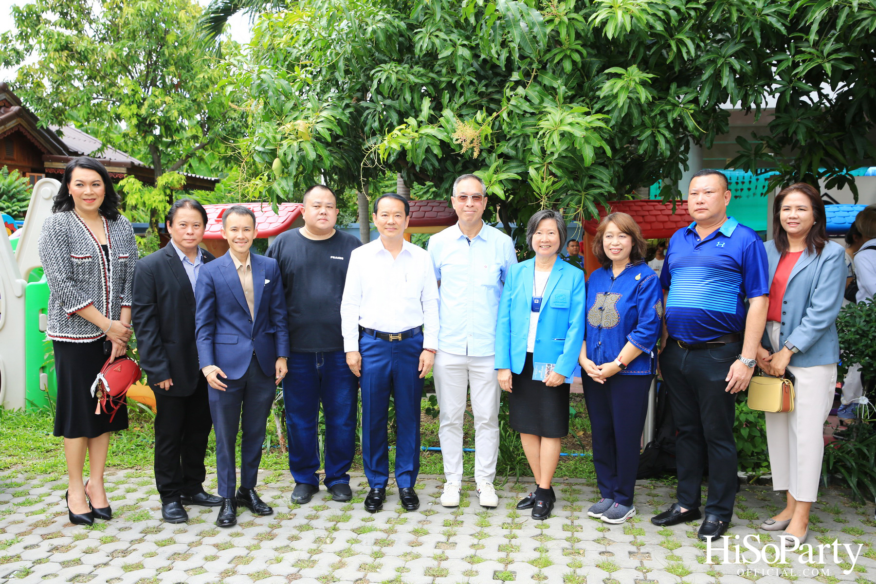 ท่านอ้น วัชเรศร วิวัชรวงศ์ เยี่ยมเด็กๆ มูลนิธิเด็กอ่อนในสลัมฯ