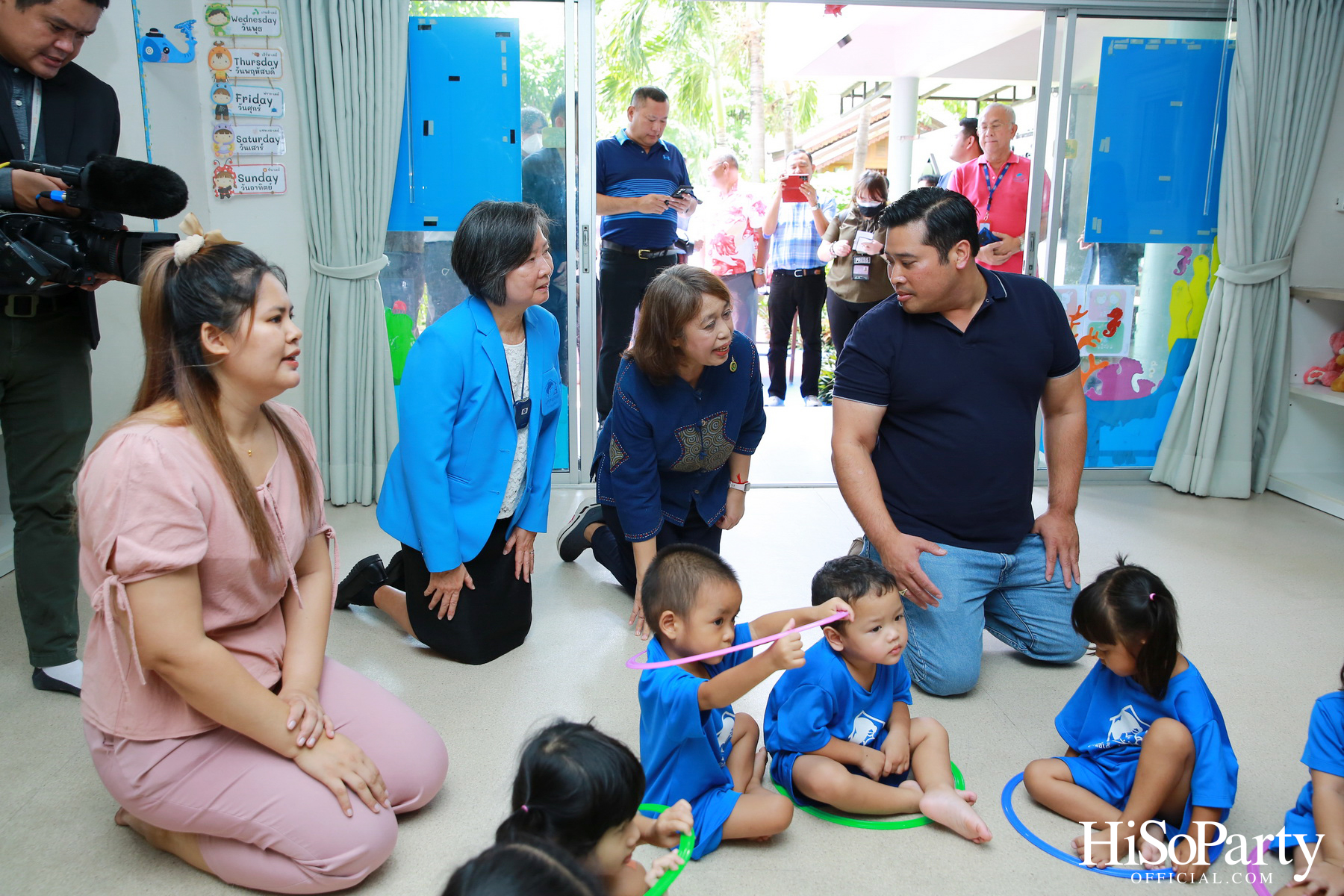 ท่านอ้น วัชเรศร วิวัชรวงศ์ เยี่ยมเด็กๆ มูลนิธิเด็กอ่อนในสลัมฯ