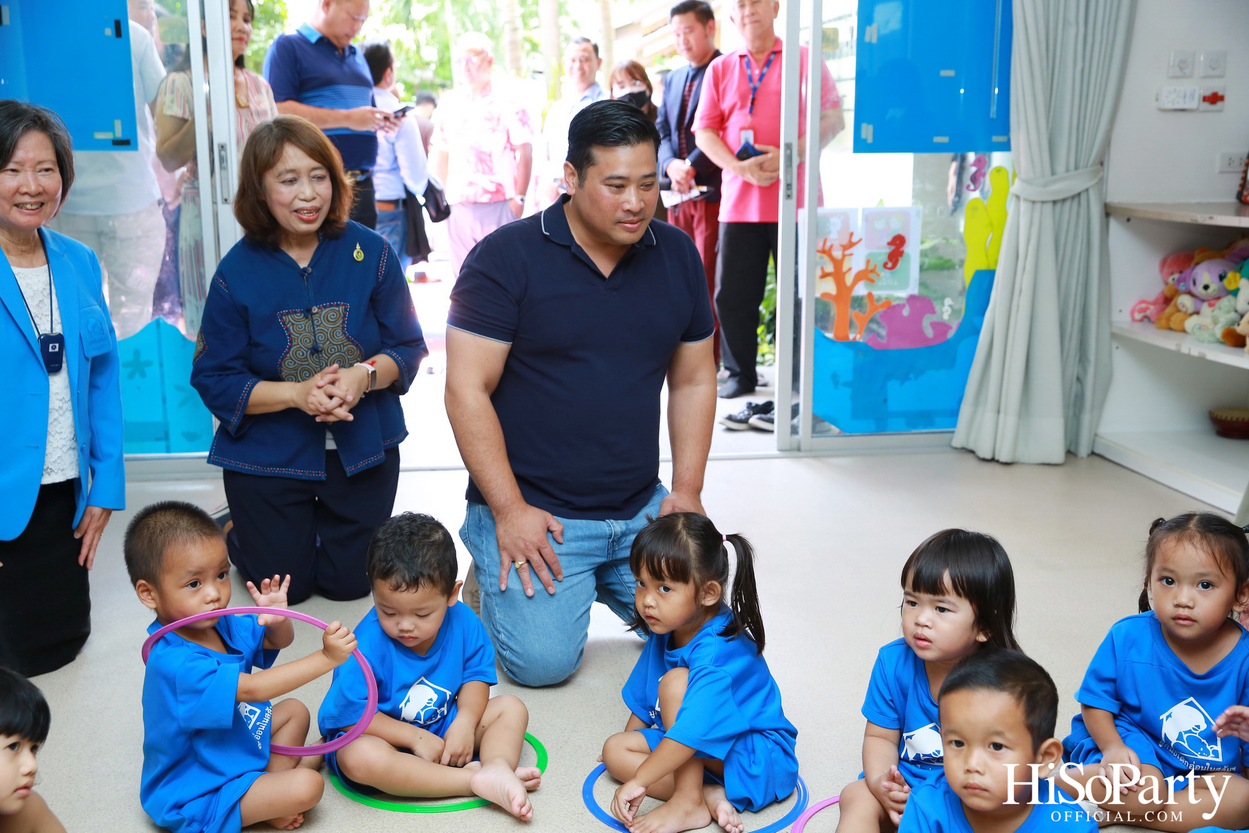 ท่านอ้น วัชเรศร วิวัชรวงศ์ เยี่ยมเด็กๆ มูลนิธิเด็กอ่อนในสลัมฯ