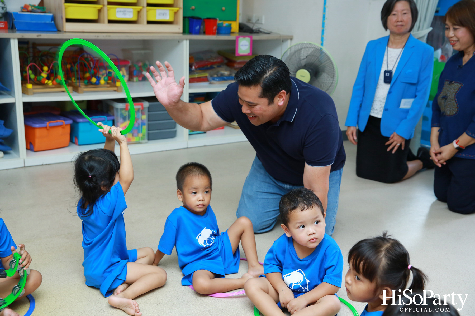 ท่านอ้น วัชเรศร วิวัชรวงศ์ เยี่ยมเด็กๆ มูลนิธิเด็กอ่อนในสลัมฯ