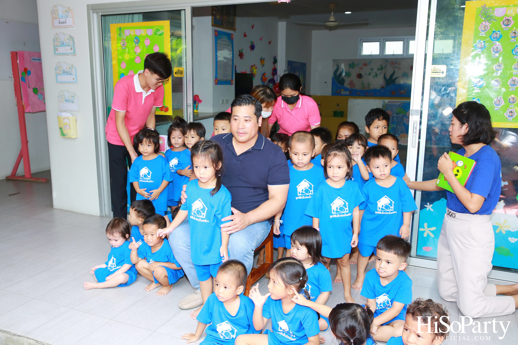 ท่านอ้น วัชเรศร วิวัชรวงศ์ เยี่ยมเด็กๆ มูลนิธิเด็กอ่อนในสลัมฯ