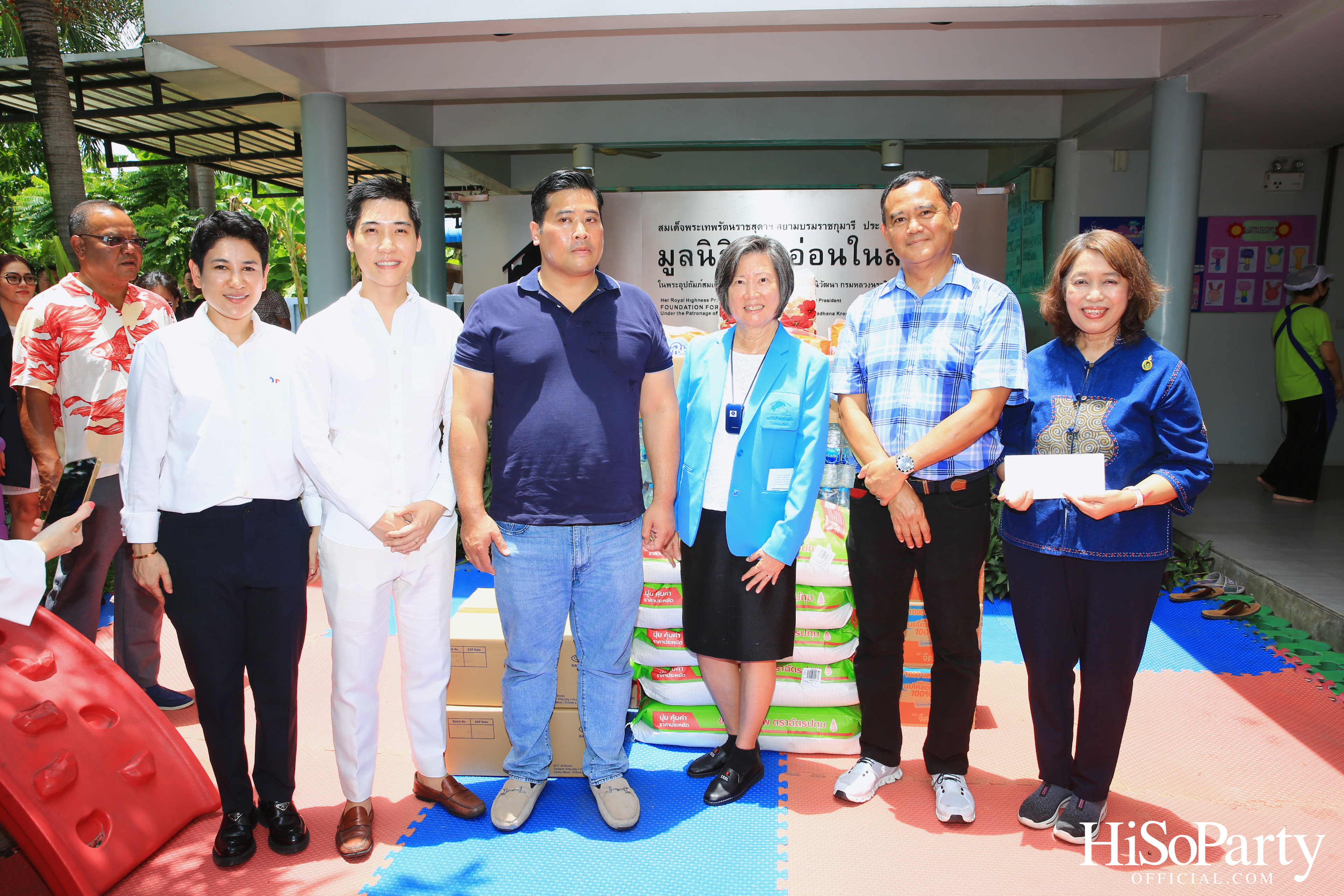 ท่านอ้น วัชเรศร วิวัชรวงศ์ เยี่ยมเด็กๆ มูลนิธิเด็กอ่อนในสลัมฯ