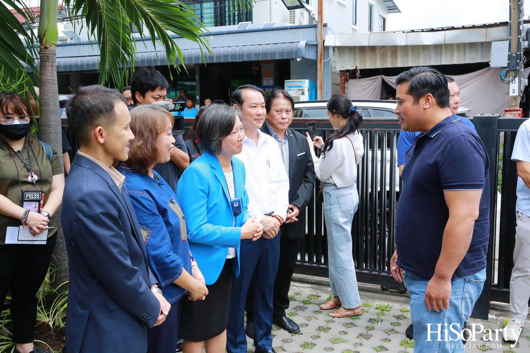 ท่านอ้น วัชเรศร วิวัชรวงศ์ เยี่ยมเด็กๆ มูลนิธิเด็กอ่อนในสลัมฯ