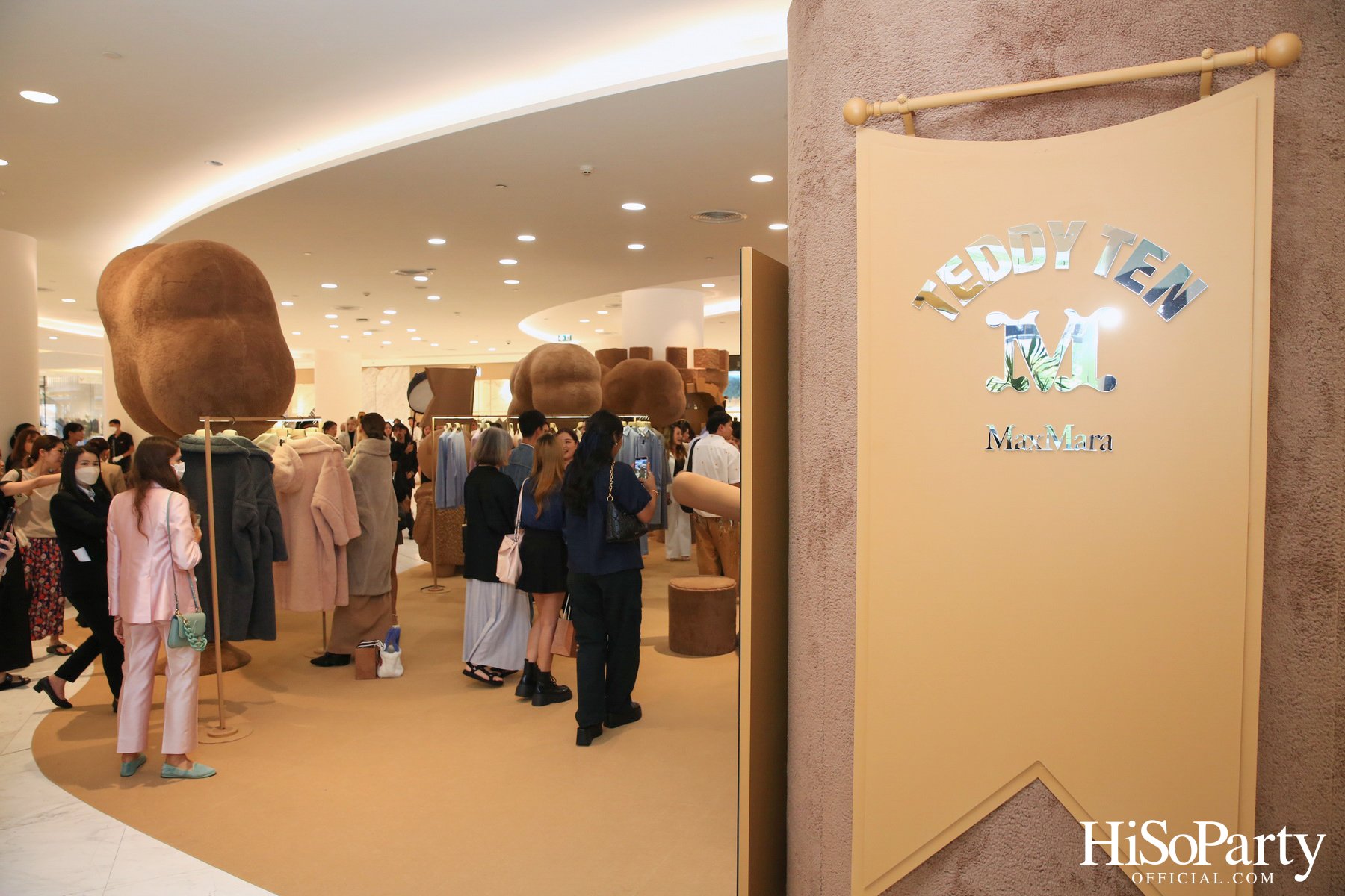 Max Mara Teddy Ten Pop Up