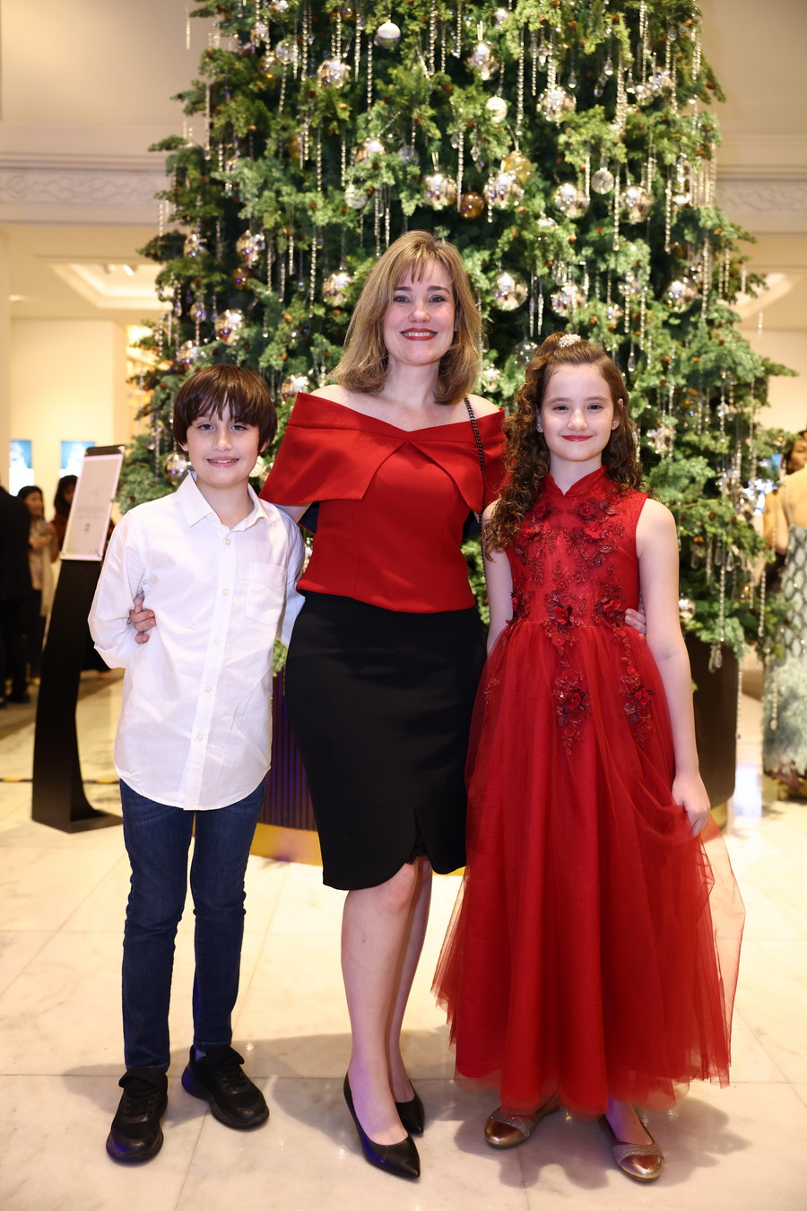 อนันตรา สยาม กรุงเทพฯ จัดงานเปิดไฟต้นคริสต์มาสอย่างยิ่งใหญ่ 