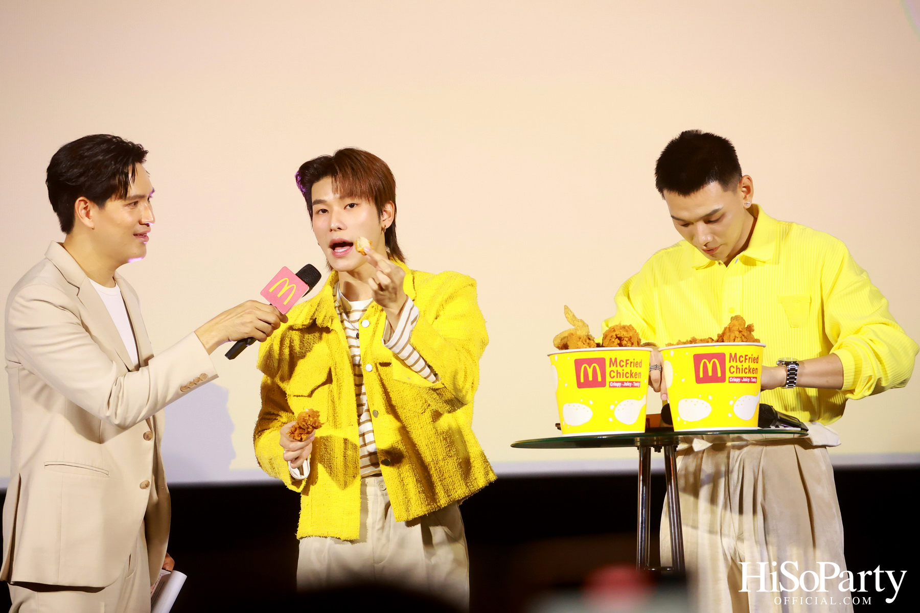 แมคโดนัลด์ เปิดตัวพรีเซ็นเตอร์แฟนไก่ทอดแมคตัวจริง ‘ต้าห์อู๋ x ออฟโรด’