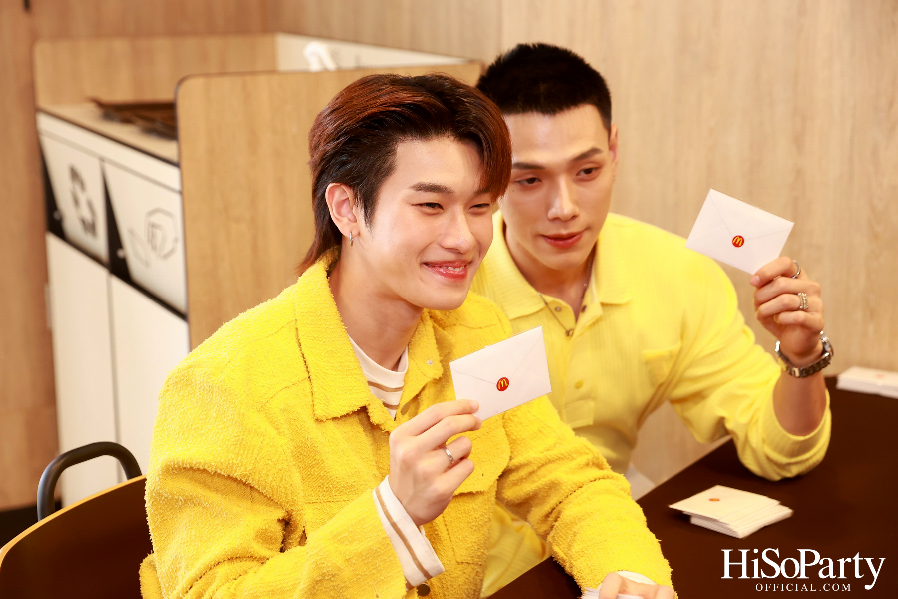 แมคโดนัลด์ เปิดตัวพรีเซ็นเตอร์แฟนไก่ทอดแมคตัวจริง ‘ต้าห์อู๋ x ออฟโรด’