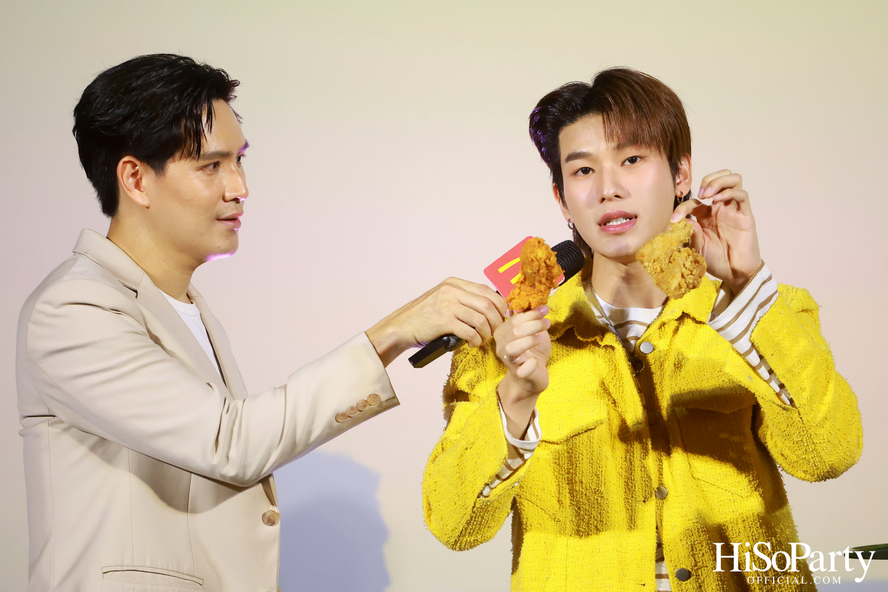 แมคโดนัลด์ เปิดตัวพรีเซ็นเตอร์แฟนไก่ทอดแมคตัวจริง ‘ต้าห์อู๋ x ออฟโรด’