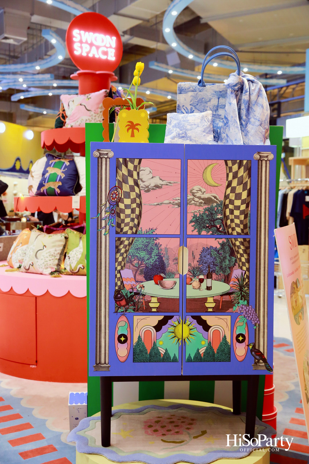 EM DISTRICT AMBER ARCADE