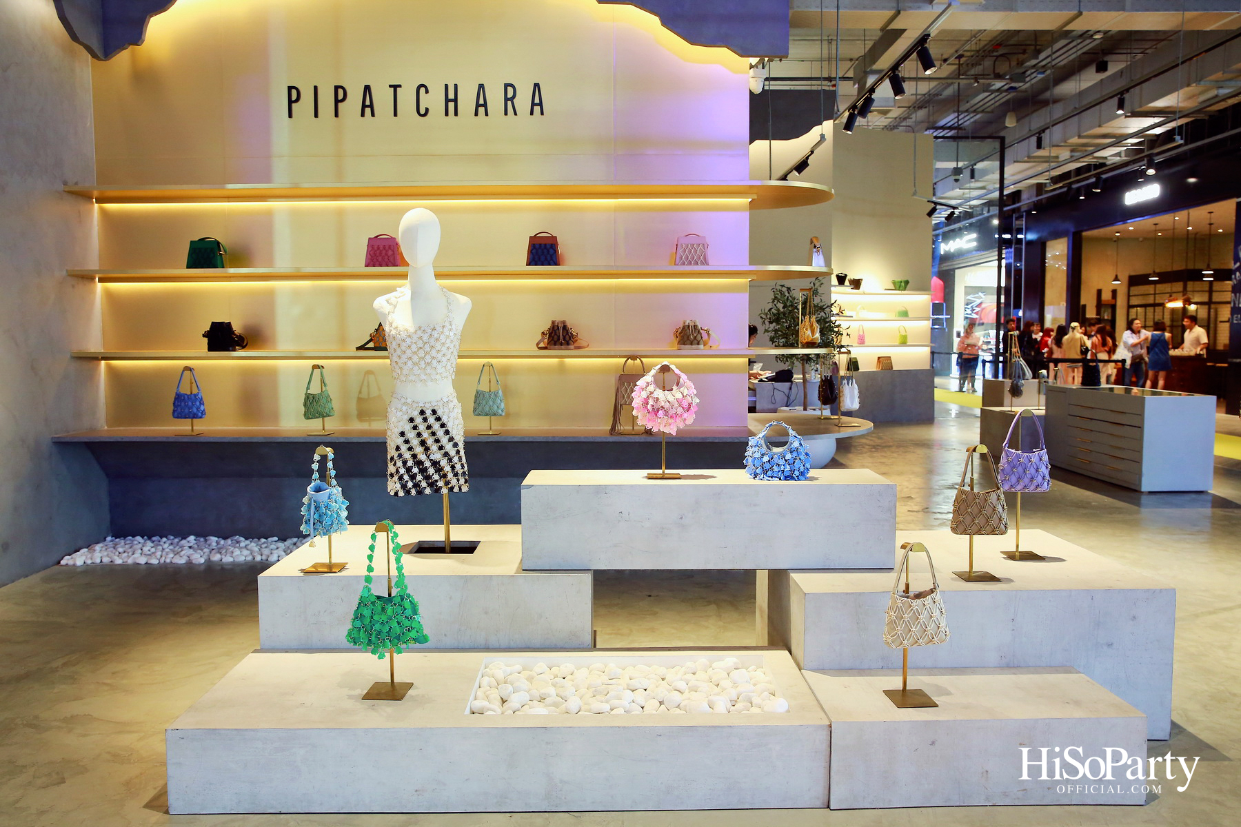 EM DISTRICT AMBER ARCADE