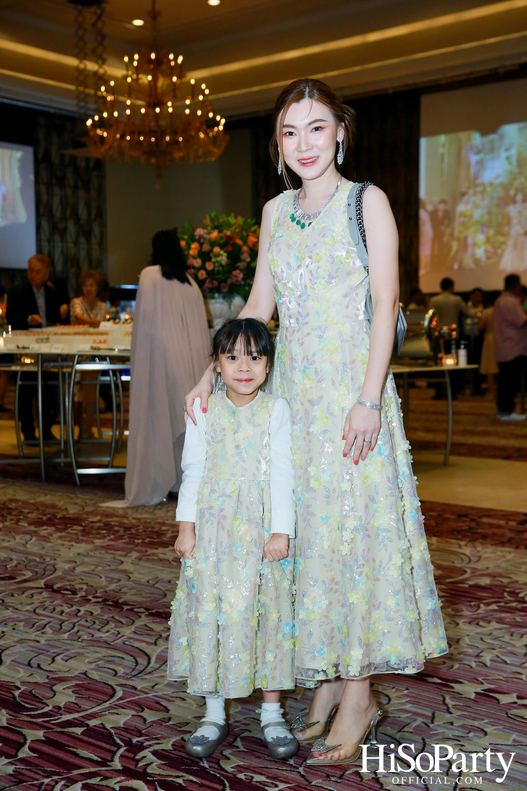 งานฉลองมงคลสมรสระหว่าง ธนพร เตชะวรบท และ วีรเดช ส่งทวีผล