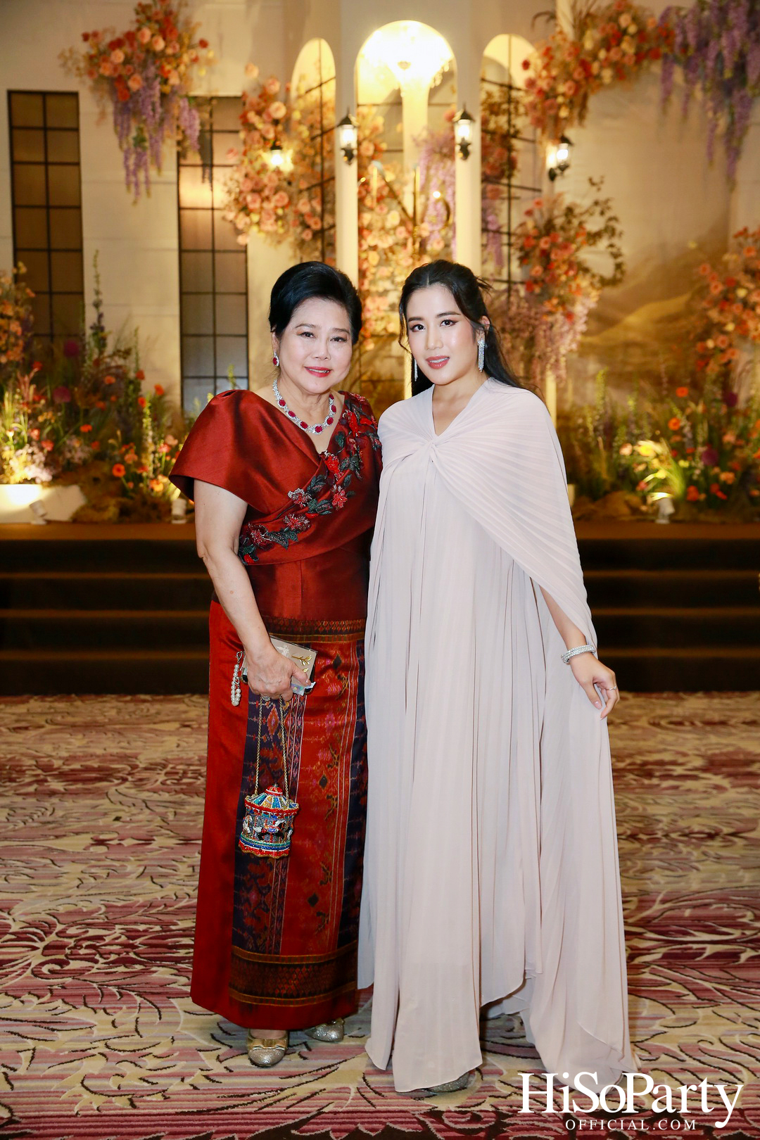 งานฉลองมงคลสมรสระหว่าง ธนพร เตชะวรบท และ วีรเดช ส่งทวีผล