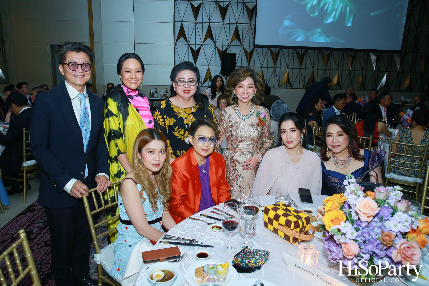 งานฉลองมงคลสมรสระหว่าง ธนพร เตชะวรบท และ วีรเดช ส่งทวีผล