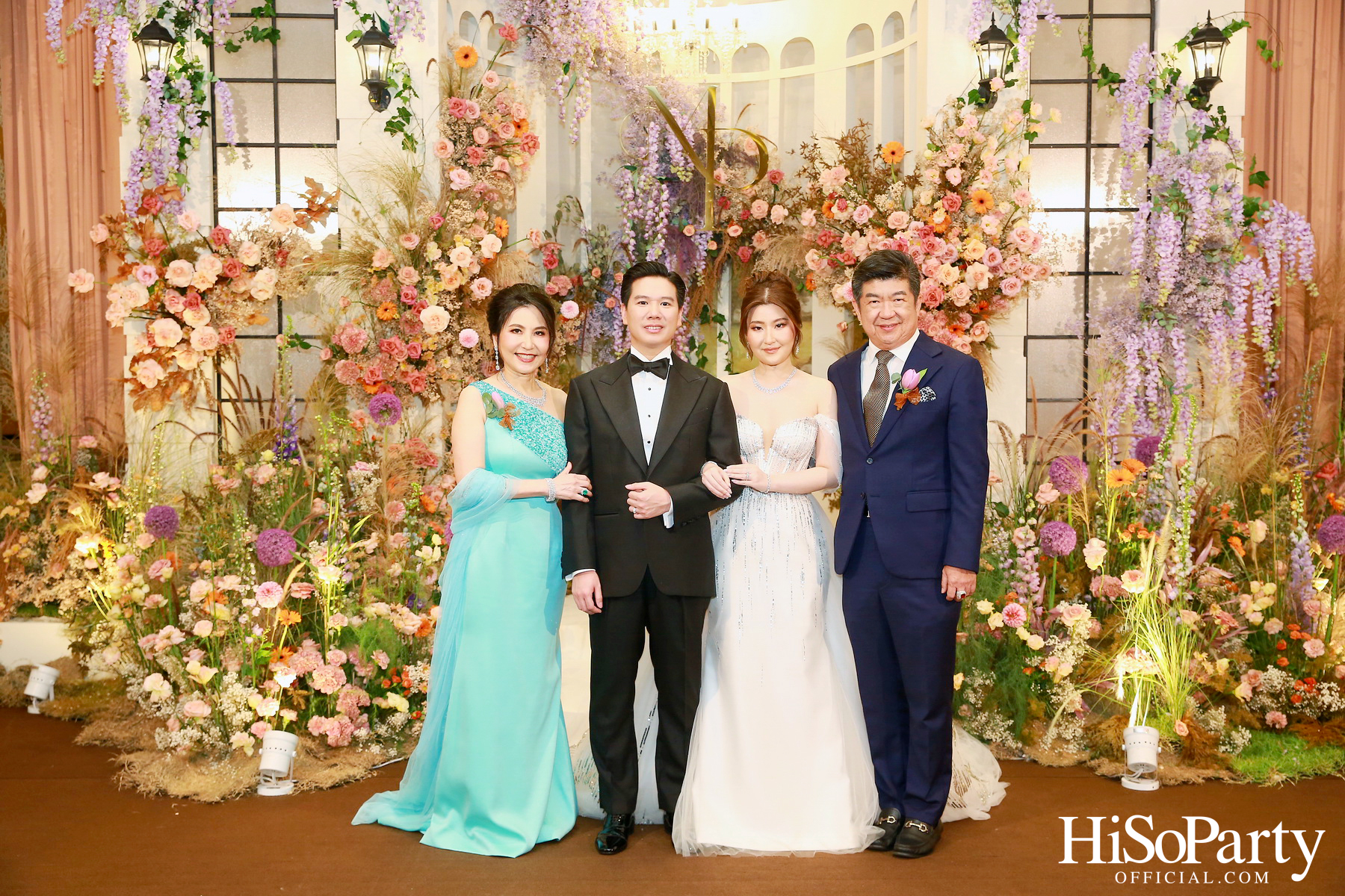 งานฉลองมงคลสมรสระหว่าง ธนพร เตชะวรบท และ วีรเดช ส่งทวีผล