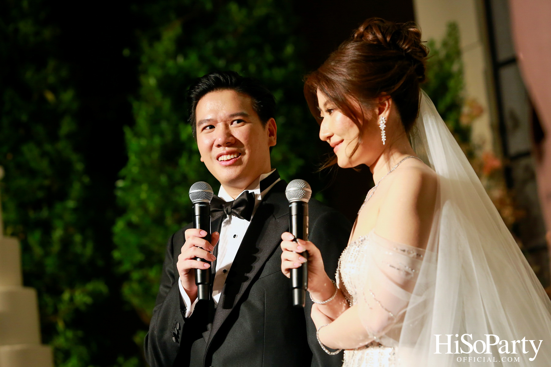 งานฉลองมงคลสมรสระหว่าง ธนพร เตชะวรบท และ วีรเดช ส่งทวีผล