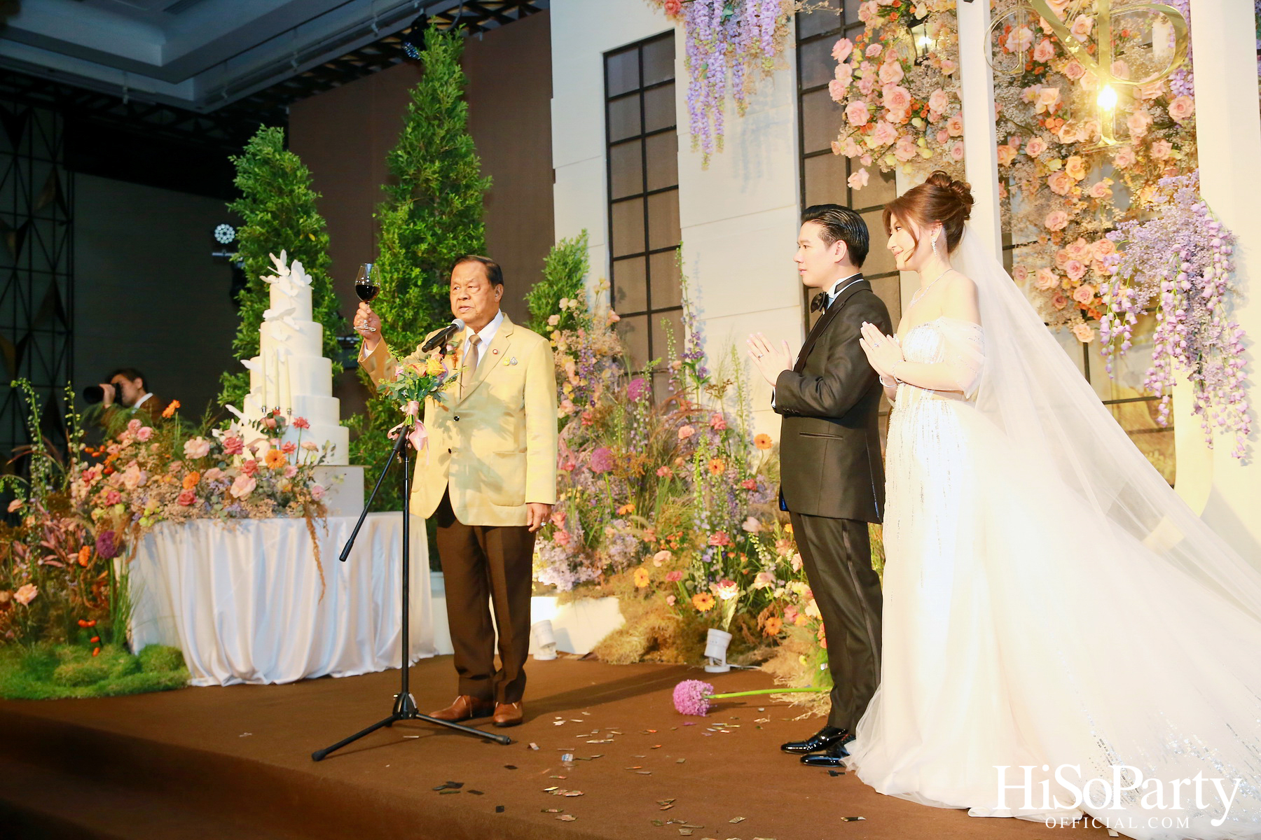 งานฉลองมงคลสมรสระหว่าง ธนพร เตชะวรบท และ วีรเดช ส่งทวีผล