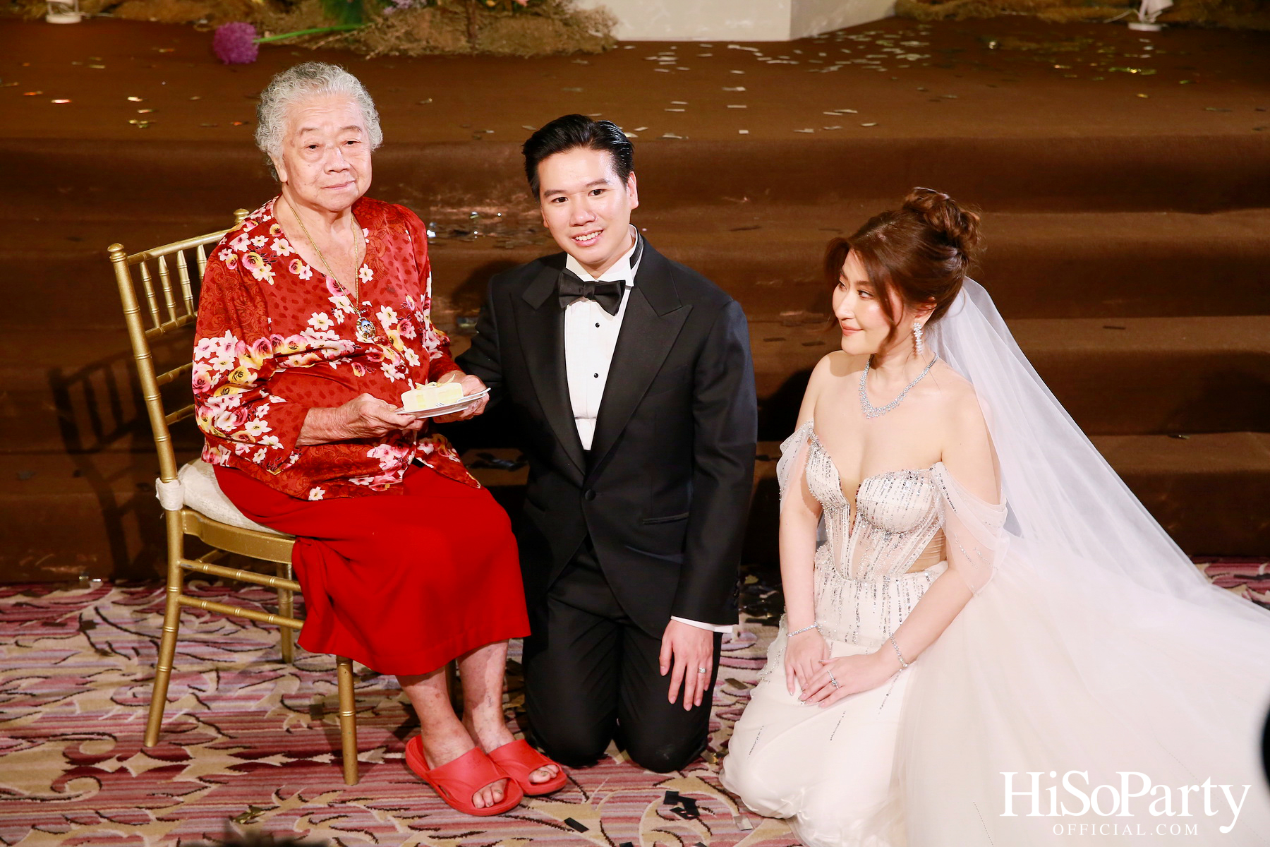 งานฉลองมงคลสมรสระหว่าง ธนพร เตชะวรบท และ วีรเดช ส่งทวีผล