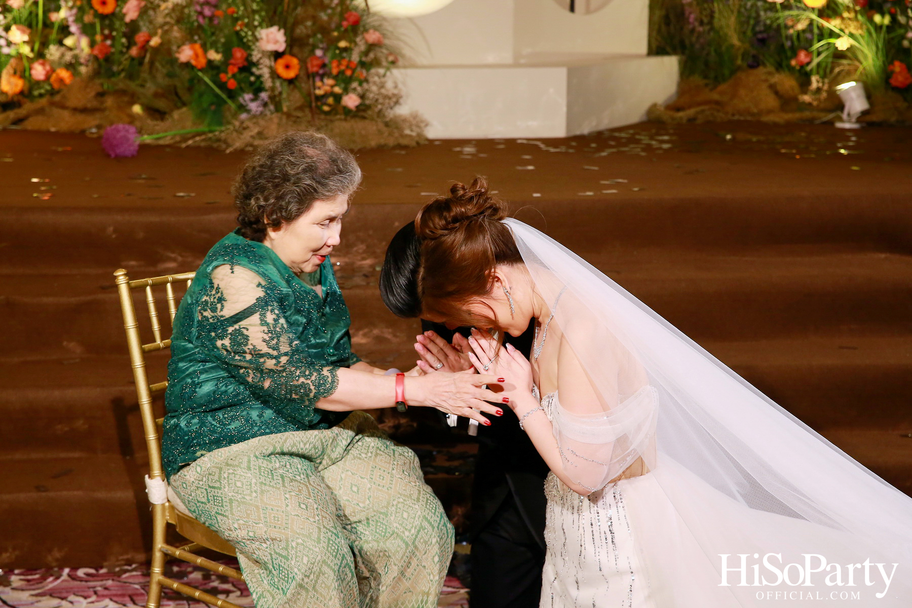 งานฉลองมงคลสมรสระหว่าง ธนพร เตชะวรบท และ วีรเดช ส่งทวีผล