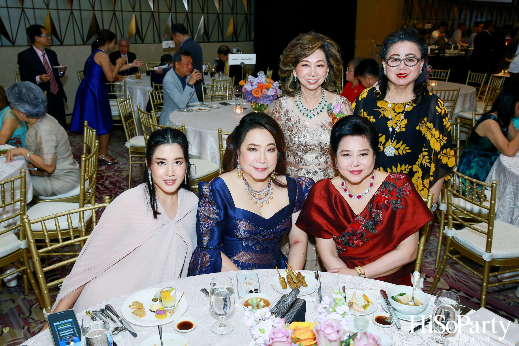 งานฉลองมงคลสมรสระหว่าง ธนพร เตชะวรบท และ วีรเดช ส่งทวีผล