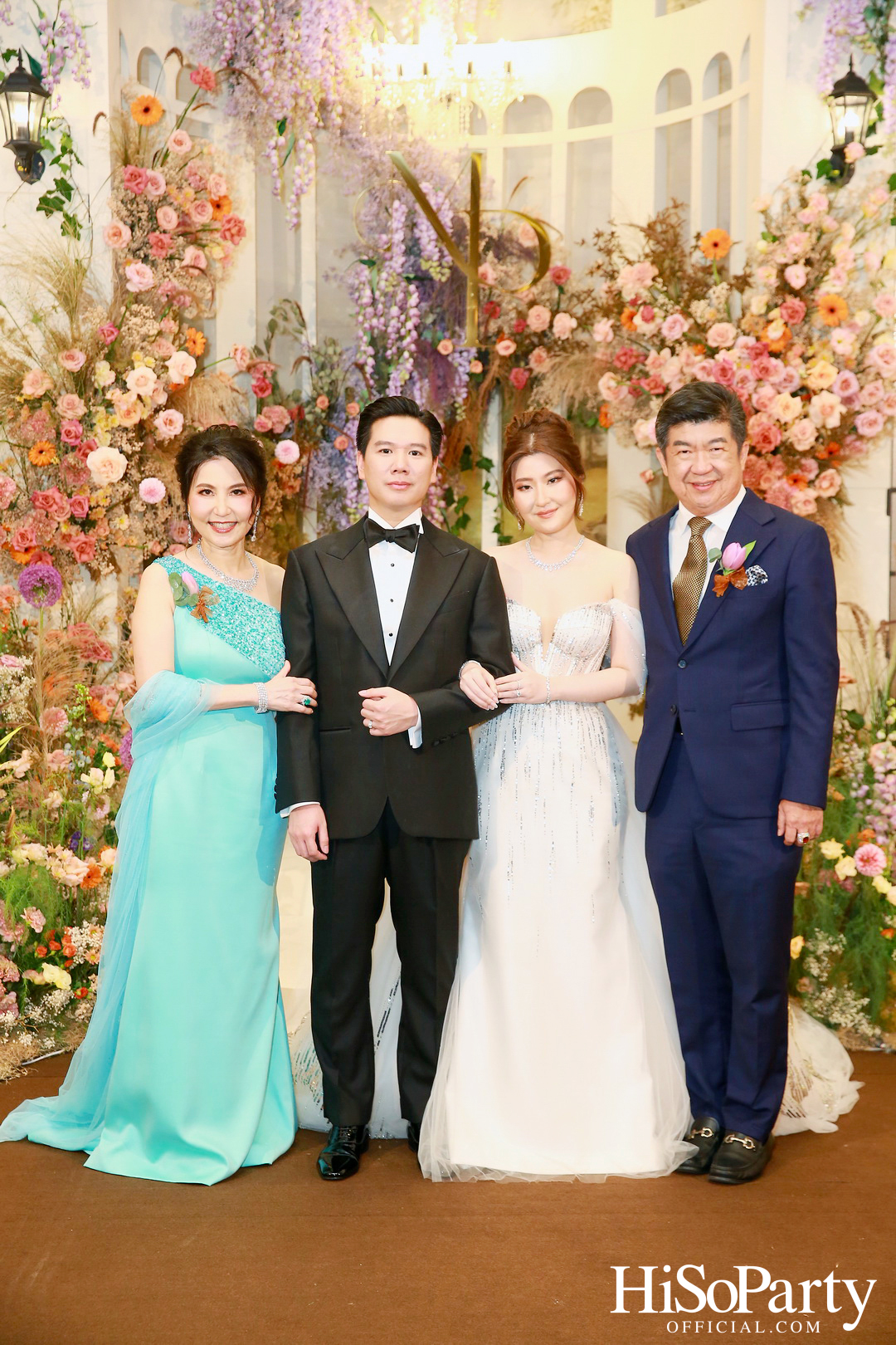 งานฉลองมงคลสมรสระหว่าง ธนพร เตชะวรบท และ วีรเดช ส่งทวีผล