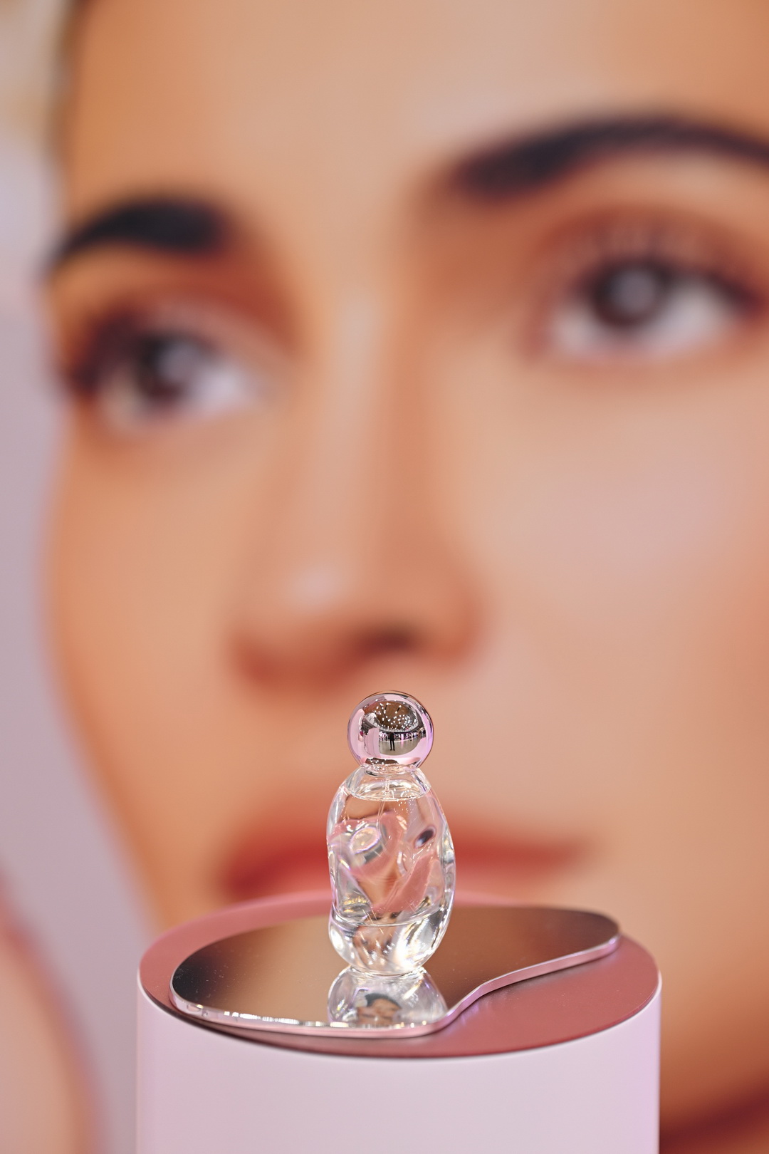 Kylie Cosmetics แลนด์ดิ้งประเทศไทยแล้วอย่างเป็นทางการ โดยวางจำหน่ายเอ็กซ์คลูซีฟที่ EVEANDBOY