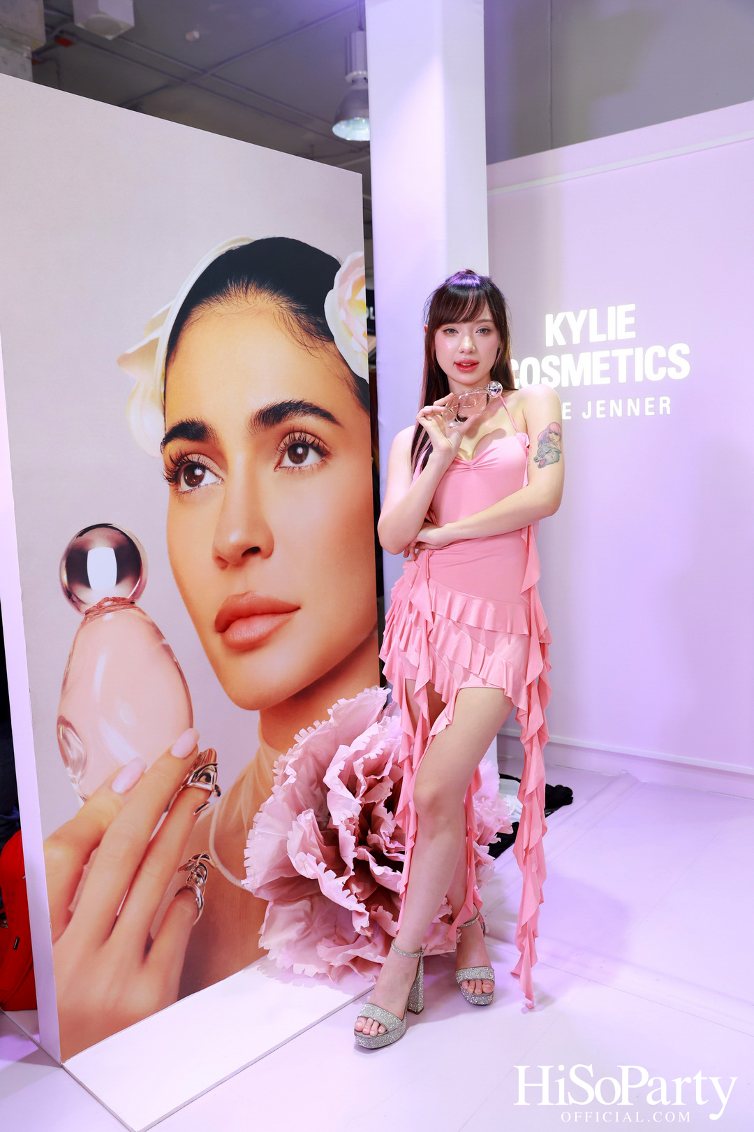 Kylie Cosmetics แลนด์ดิ้งประเทศไทยแล้วอย่างเป็นทางการ โดยวางจำหน่ายเอ็กซ์คลูซีฟที่ EVEANDBOY