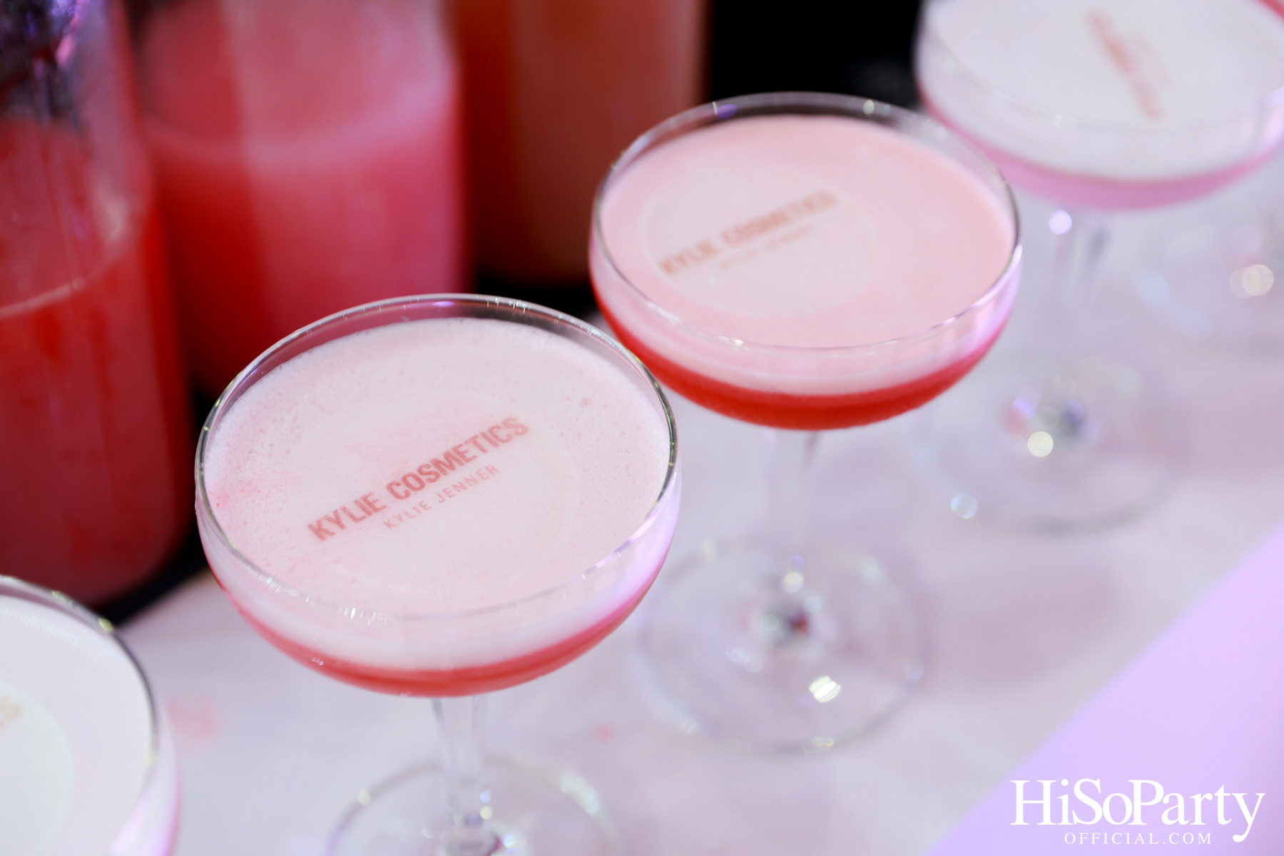 Kylie Cosmetics แลนด์ดิ้งประเทศไทยแล้วอย่างเป็นทางการ โดยวางจำหน่ายเอ็กซ์คลูซีฟที่ EVEANDBOY