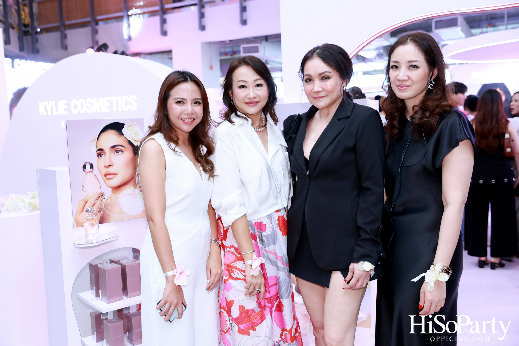 Kylie Cosmetics แลนด์ดิ้งประเทศไทยแล้วอย่างเป็นทางการ โดยวางจำหน่ายเอ็กซ์คลูซีฟที่ EVEANDBOY